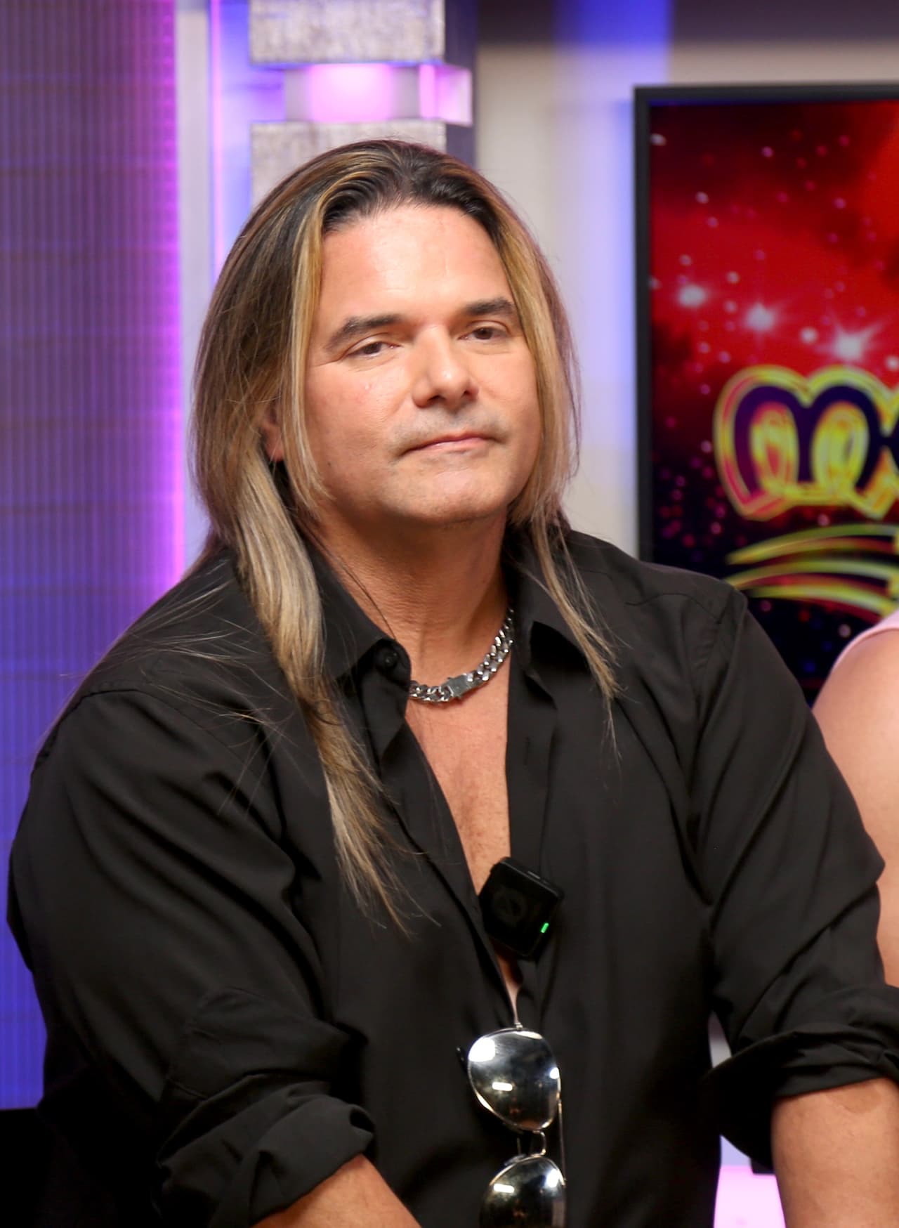Sergio González perteneció a Menudo entre
<b>1986 y 1990</b>, cuando la agrupación continuaba renovando su alineación para mantener su identidad juvenil. Décadas después, regresa para interpretar canciones de distintas etapas del grupo. Los integrantes han tenido que adaptar algunas melodías a sus voces actuales para esta nueva presentación.
