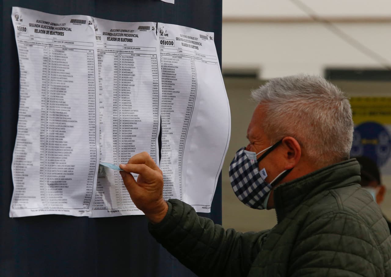 Fujimori y Castillo prometieron que respetarían el resultado de una de las elecciones más ajustadas de la historia de este país, golpeado por la
<a href="https://www.univision.com/temas/pandemia">pandemia</a>, la recesión económica y una feroz crisis política.