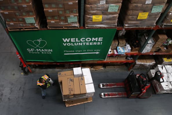 <h3 class="cms-H3-H3"><b>¿Qué documentos debo presentar para solicitar Calfresh?</b></h3>
<br>
<br>Para la solicitud de la asistencia de alimentos debes presentar tu identificación y la de tus hijos en caso de que seas un inmigrante con un niño ciudadano. Además, los gastos de vivienda, servicios y hasta recibos médicos pueden ayudarte a incrementar el monto de la ayuda.
<br>