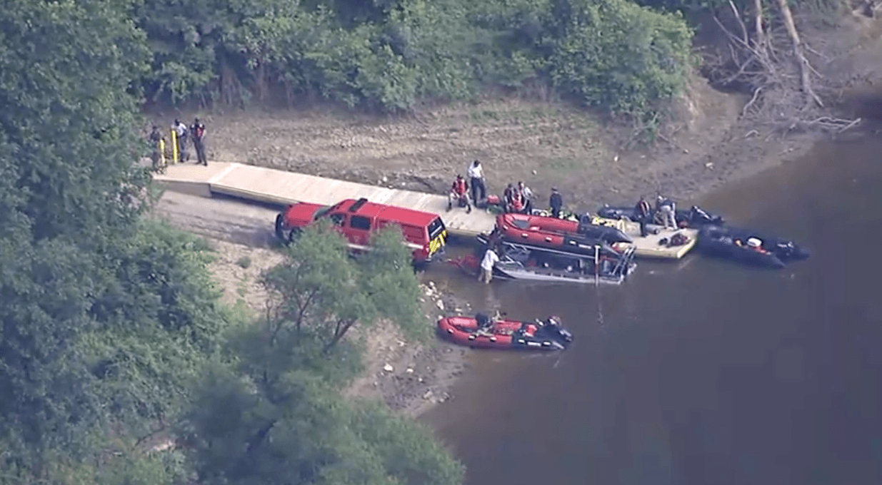 La mañana del viernes los equipos de emergencia reanudaron la búsqueda.