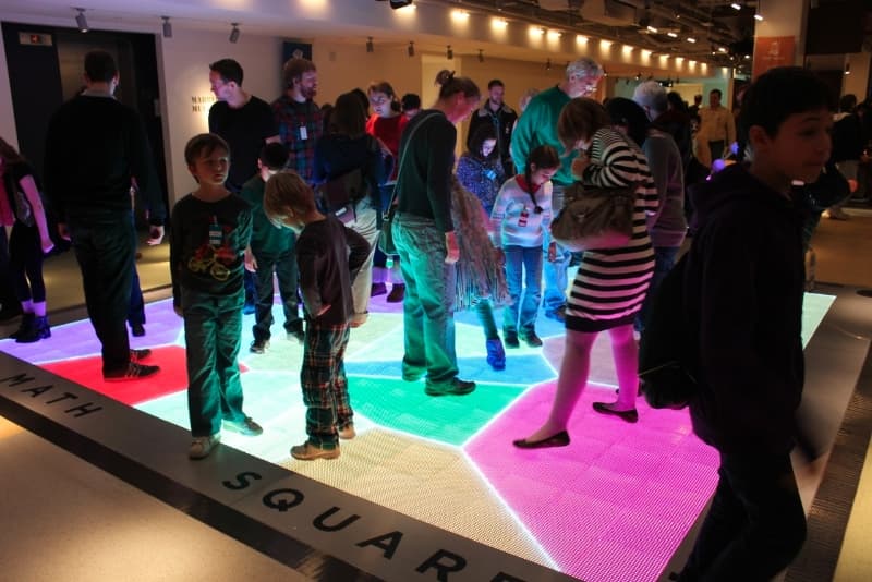 National Museum of Mathematics: No hay que ser un cerebrito para divertirse en este museo, que es uno de los más nuevos en New York (abrió en el 2013). Los tickets cuestan 15 dólares para adultos y 9 para chicos, y garantiza un entretenimiento inteligente para toda la familia. Está abierto todos los días y los viernes ofrece un programa especial para los chicos que es de acceso gratuito.