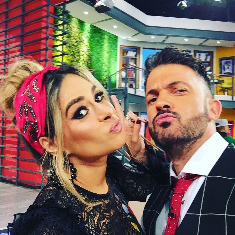 Una de las primeras en reaccionar a la noticia fue Galilea Montijo, quien compartió la conducción del programa Hoy con Fernando del Solar durante algunos meses.
<br>