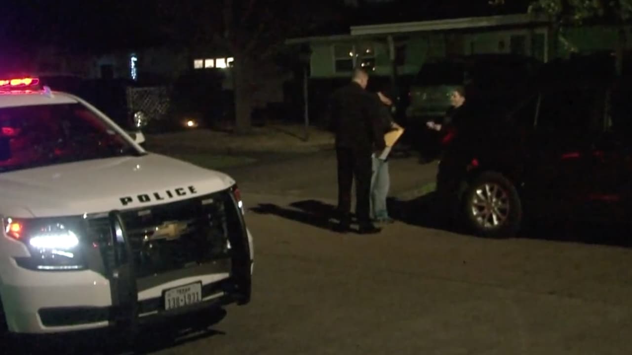 Minutos después el sospechoso disparó en múltiples ocasiones contra el hombre y huyó de la escena. Las autoridades de Pasadena investigan este caso.