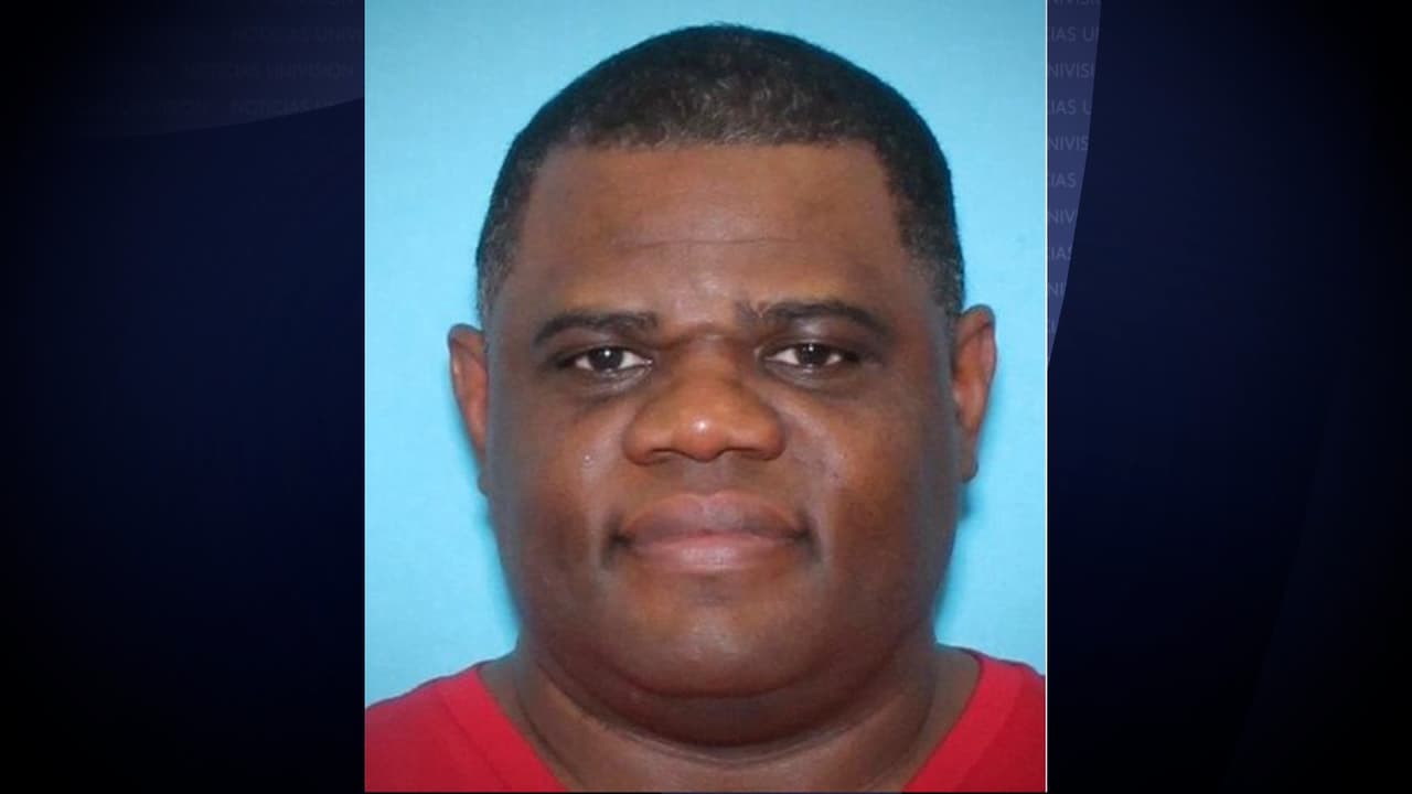 La Fiscalía del condado Passaic a
<b>cusó a Smith, de 47 años, de interferir con la custodia de un menor en segundo grado</b>.
<br>
<br>"Sustraer, retener o esconder el menor del otro padre durante más de 24 horas, ignorando los acuerdos.
<b>La pena es encarcelamiento de 5 a 10 años y multa de hasta $15,000</b>", dice el estatuto de Nueva Jersey.
<br>