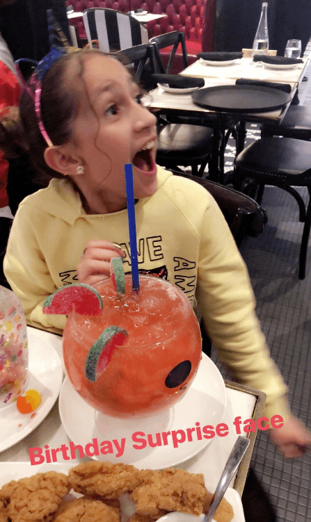 “Emme, eres mi alma, mi niña interior personificada en el ser humano más profundo y sensible que jamás haya conocido ... adoro todo sobre ti”, declaró.
<br>