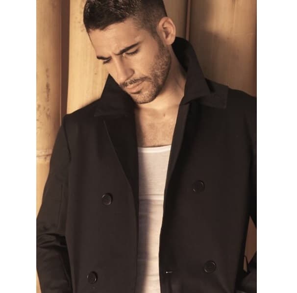 El apuesto y musculoso actor llega a la pantalla de UniMás para enamorarnos como ‘Alberto Márquez’ en la serie Velvet. Aquí te dejamos con las mejores del galán español más deseado por todas.