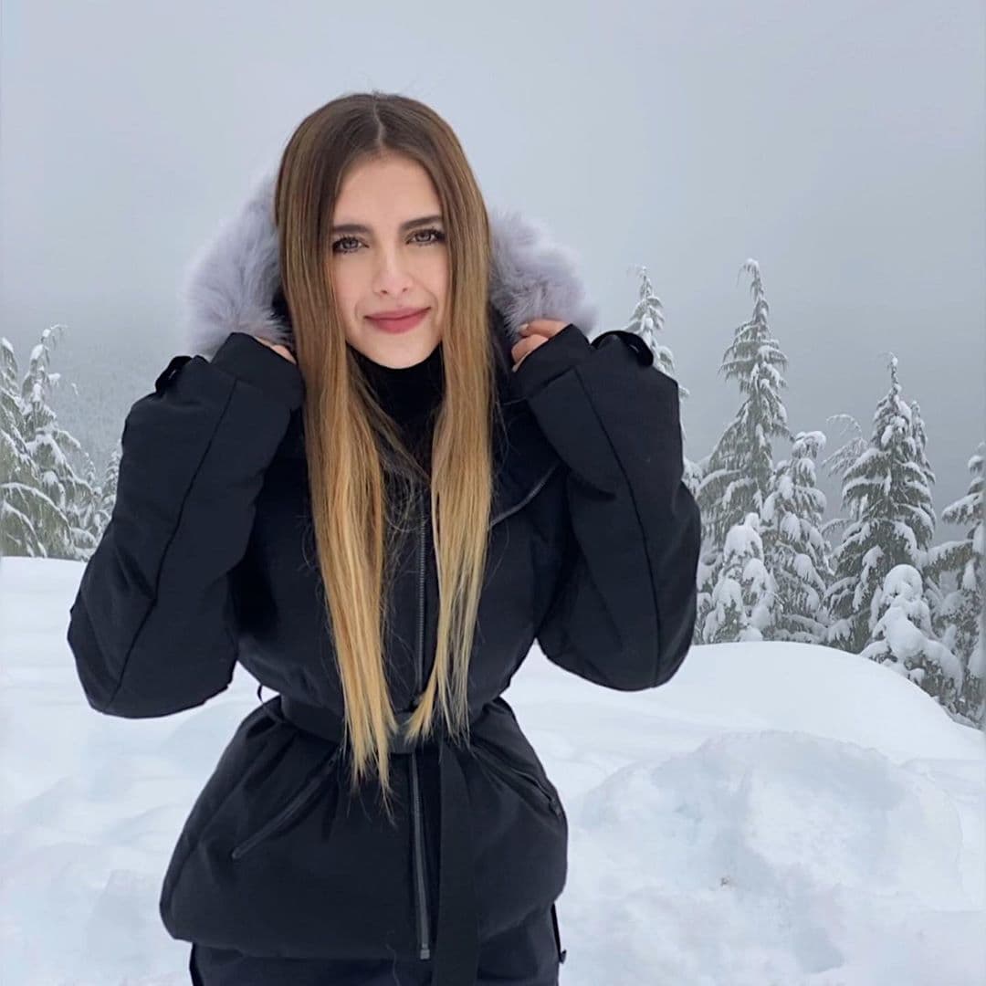 Entre sus pasiones está el viajar y continuamente, publica postales de los lugares que visita.