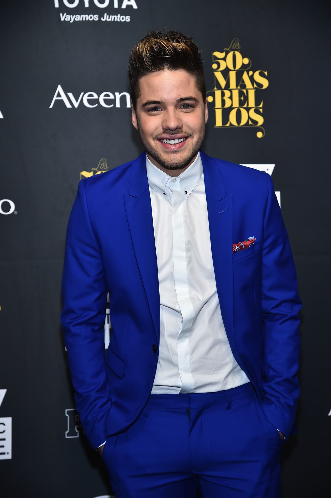 William Valdés siempre innova con su fashion juvenil.