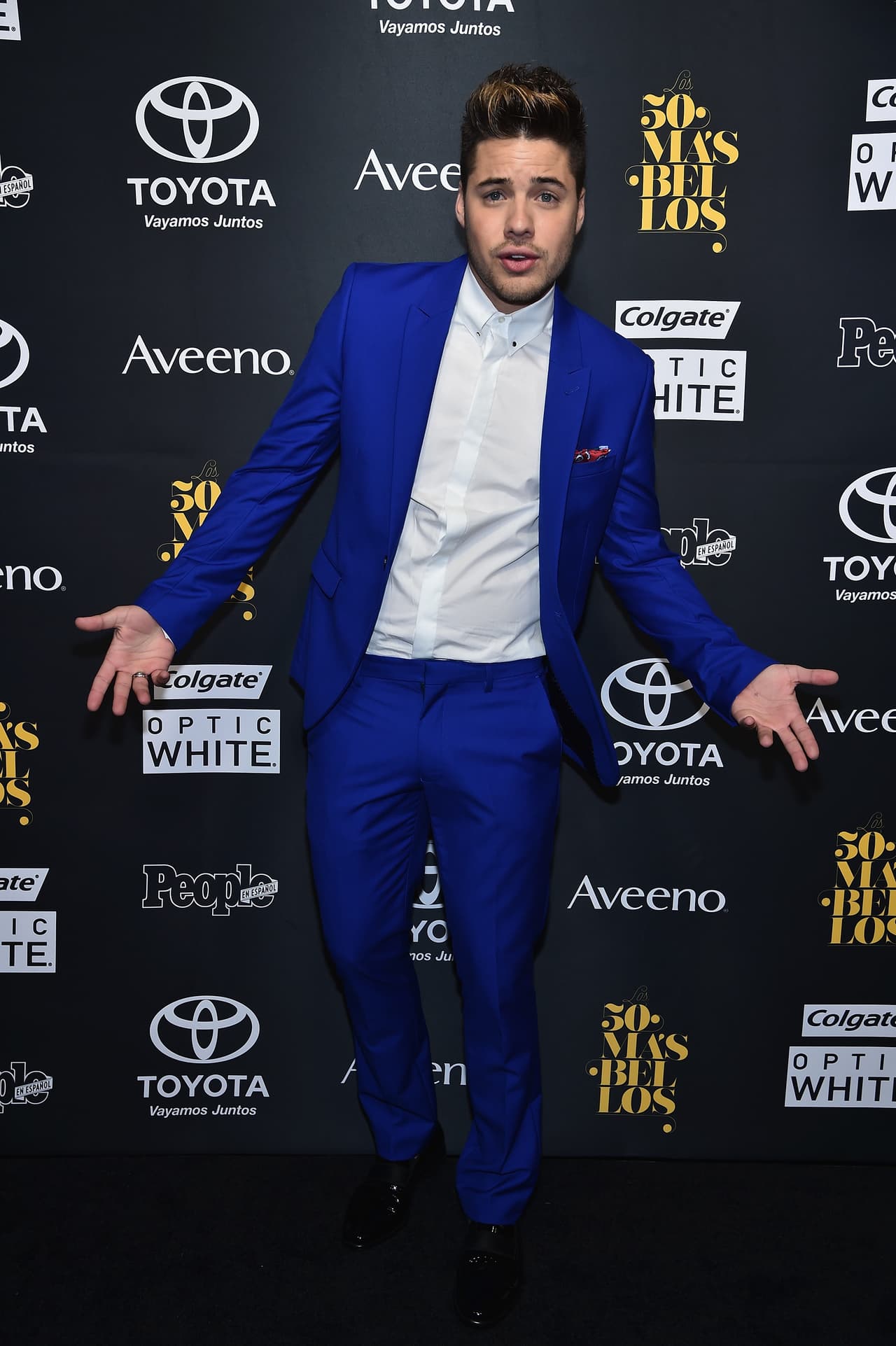 Y ese traje azul le sentaba muuuy bien.