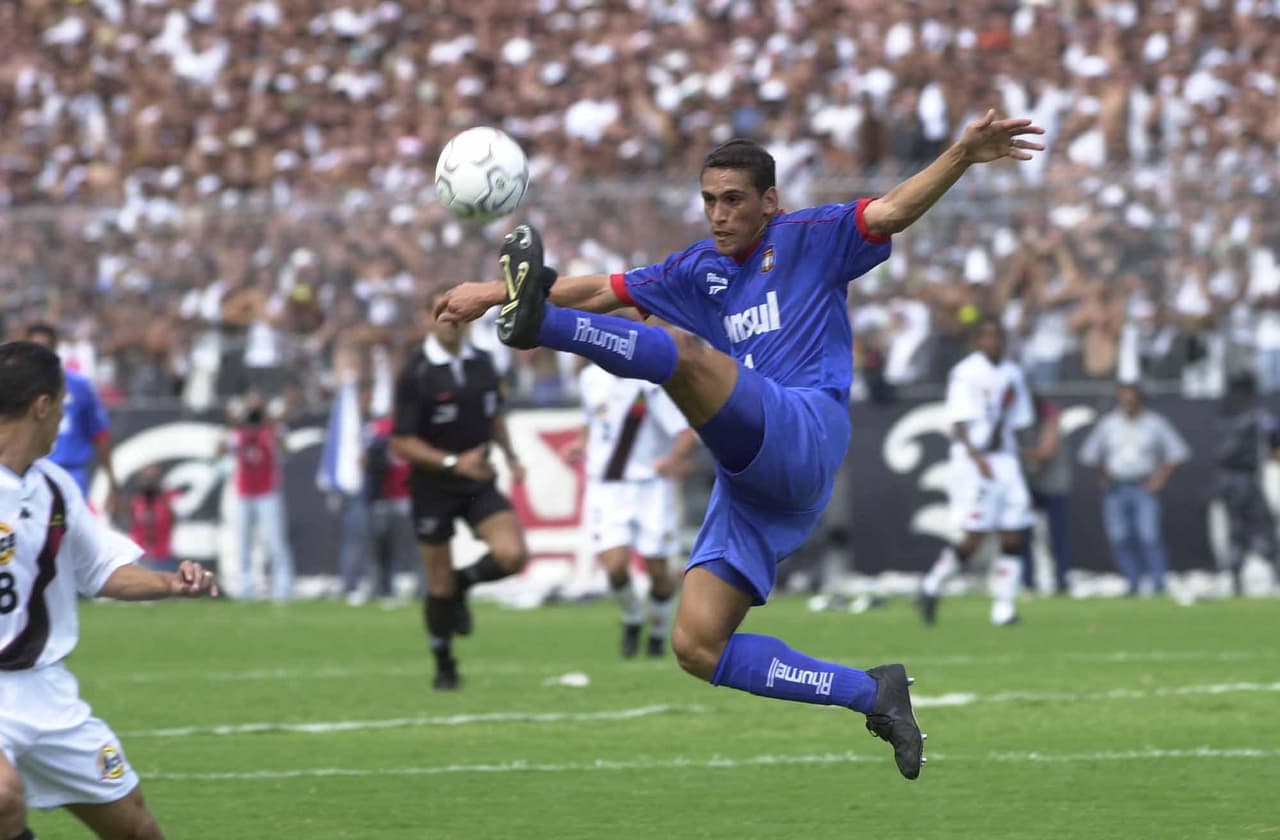 El brasileño Serginho murió en el 2004 jugando para el Sao Caetano en un partido contra Sao Paulo. Un paro cardiorespiratotio terminó con su vida en el campo del Morumbi.