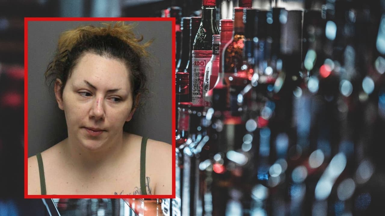 Mujer acusada de apuñalar a su hermano en discusión por quién pagaría la cuenta de una bebida