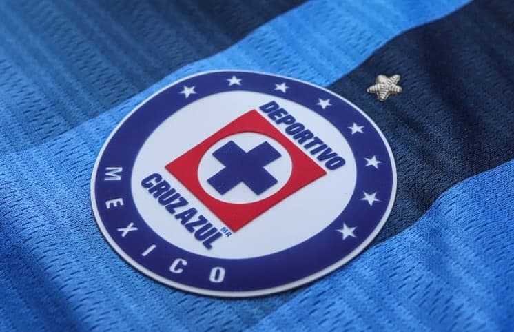 Cruz Azul se lució con esta playera, pues hace un guiño a su campeonato colocando su estrella arriba del escudo.