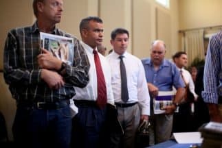 Oregón también aparece entre los estados con las tasas más altas, aunque el salario depende de la zona. En el área metropolitana de Portland llega a 16.80 dólares por hora, mientras que la tasa estándar estatal es de 15.55 dólares y en los condados no urbanos es de 14.55 dólares.