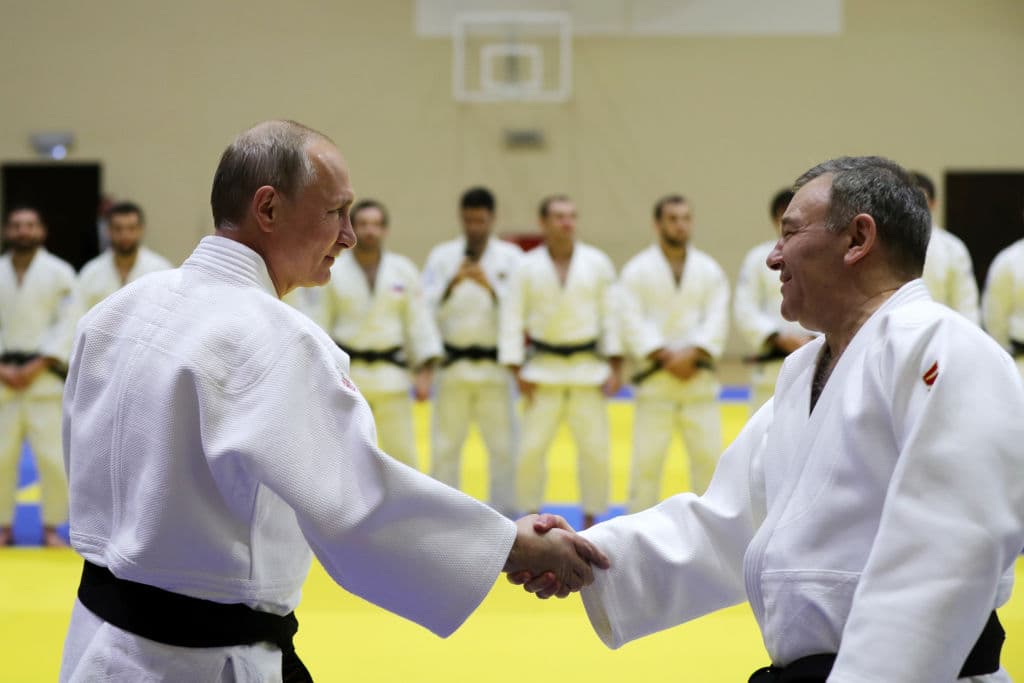 El presidente ruso Vladimir Putin durante una sesión de entrenamiento con miembros del equipo nacional de judo de Rusia, en febrero de 2019.