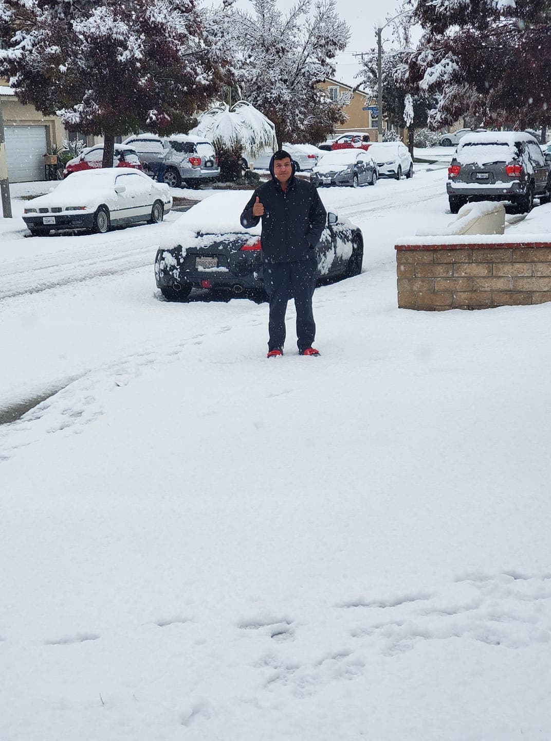 "Aqui en Palmdale", escribió Henriquez Rubyy.