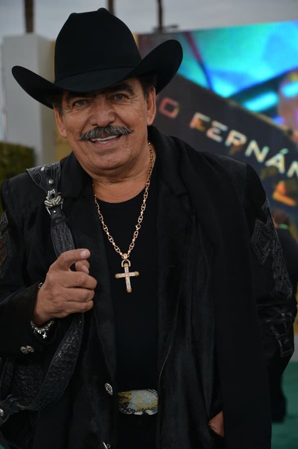 Con su inseparable guitarra, recordamos el inolvidable paso de Joan, quien falleció el 13 de julio de 2014.