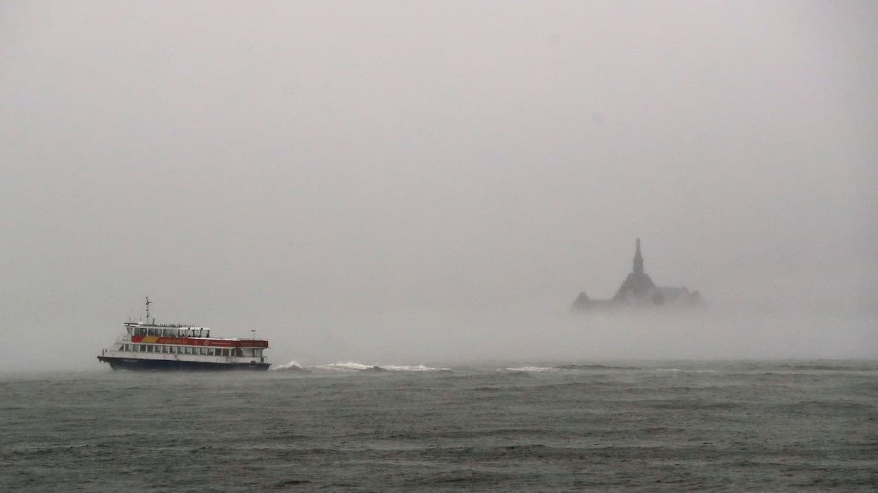 Tormenta invernal suspende el ferry en Nueva York y modifica horarios en Staten Island.