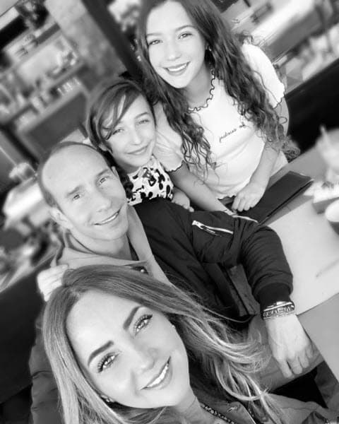 Sus hijas Mía y Nina son el reflejo de la educación y los valores que ellos les han transmitido.