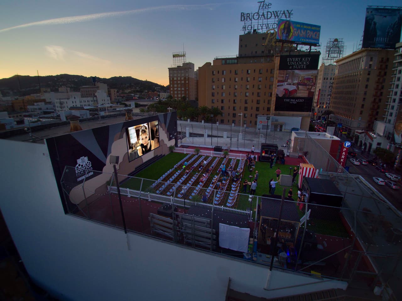 El histórico Teatro Ricardo Montalbán será el anfitrión del cine bajo las estrellas.