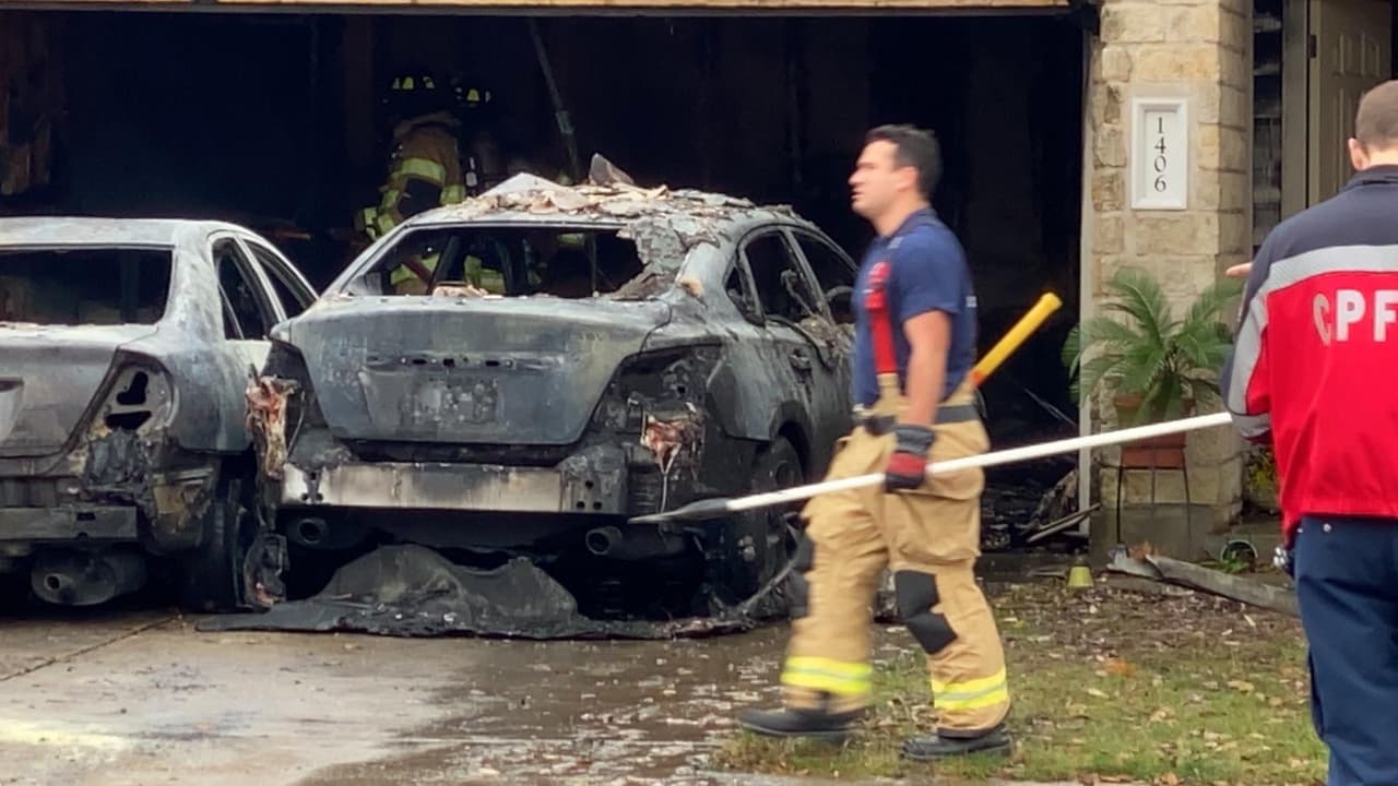 Al momento las autoridades investigan la causa del incendio.