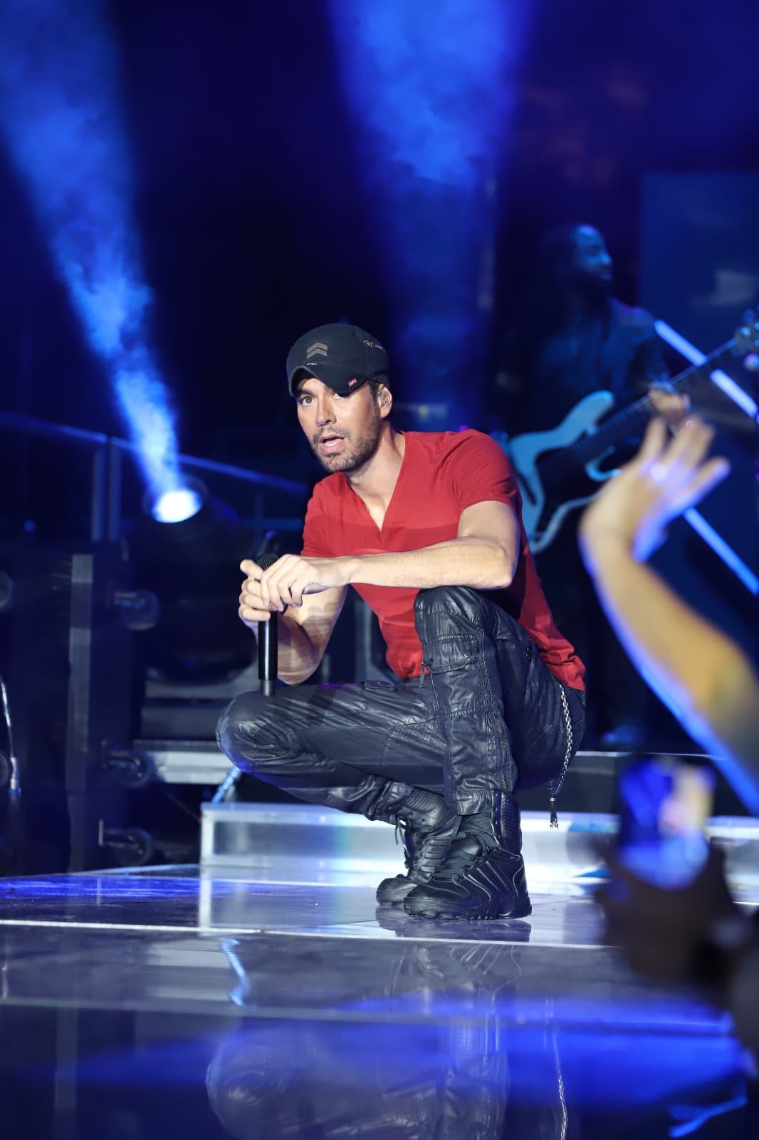 Él fue el encargado de cerrar el show en The Forum.