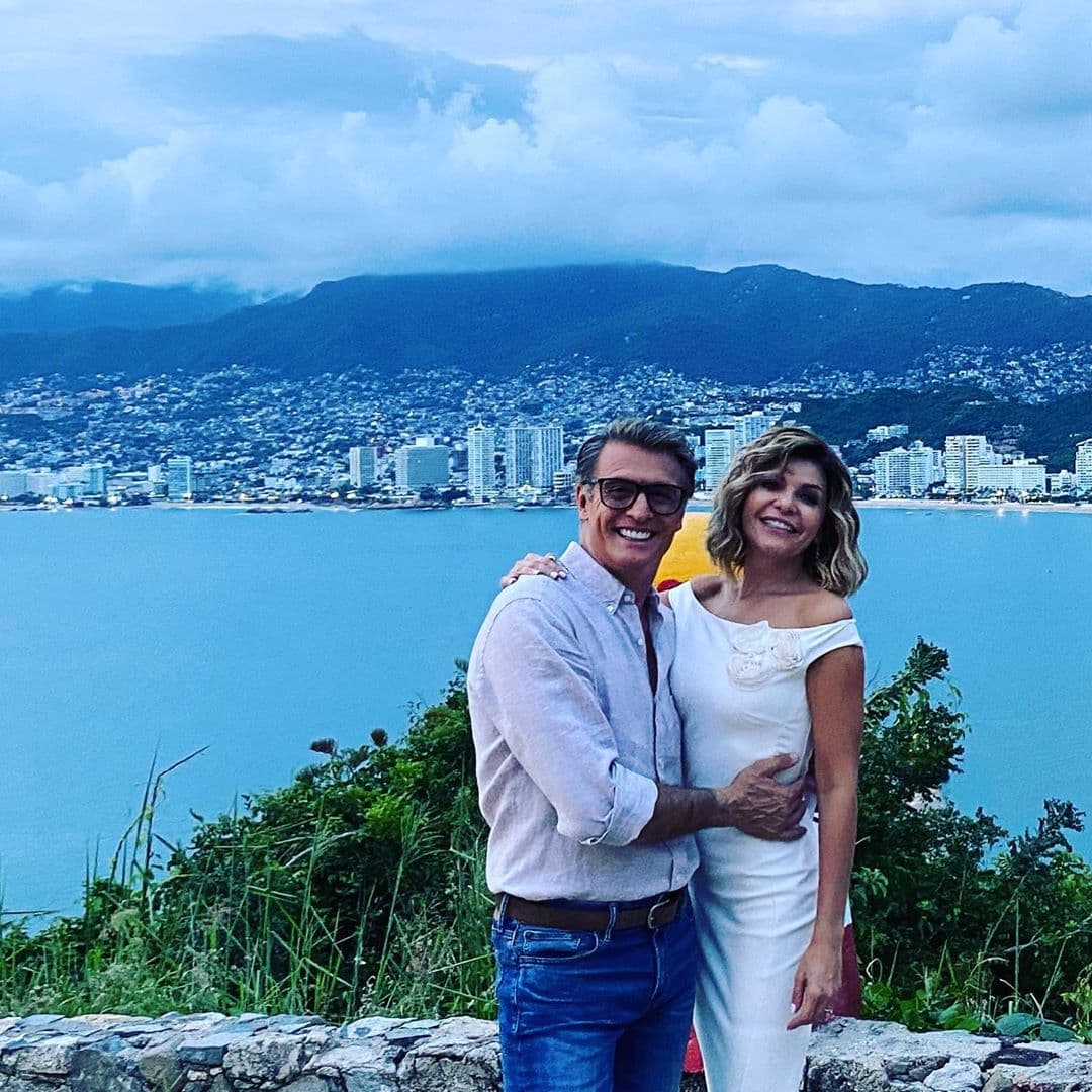 Esta es la segunda ocasión en que
<b><a href="https://www.univision.com/shows/despierta-america/juan-soler-no-la-ha-tenido-facil-al-grabar-en-plena-pandemia-la-mexicana-y-el-guero-llevo-11-pruebas-ya-video">Itatí Cantoral y Juan Soler</a></b> trabajan en una misma telenovela, en 2001 coincidieron en 'Sin pecado concebido'.
<br>