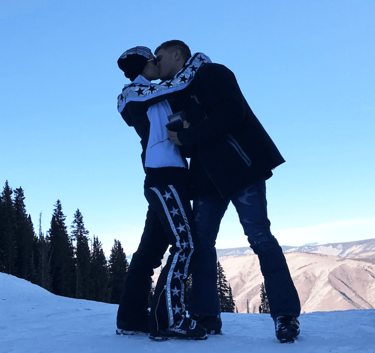 “Siento que soy la chica más feliz del mundo. Eres mi sueño hecho realidad. Gracias por hacerme creer que existen los cuentos de hadas”, añadió la conocida empresaria.