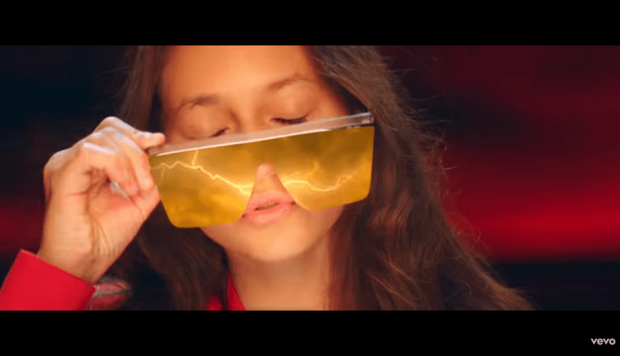 ‘Limitless’ es doblemente especial, pues además del debut de Emme, Jennifer López se estrenó como directora del video.