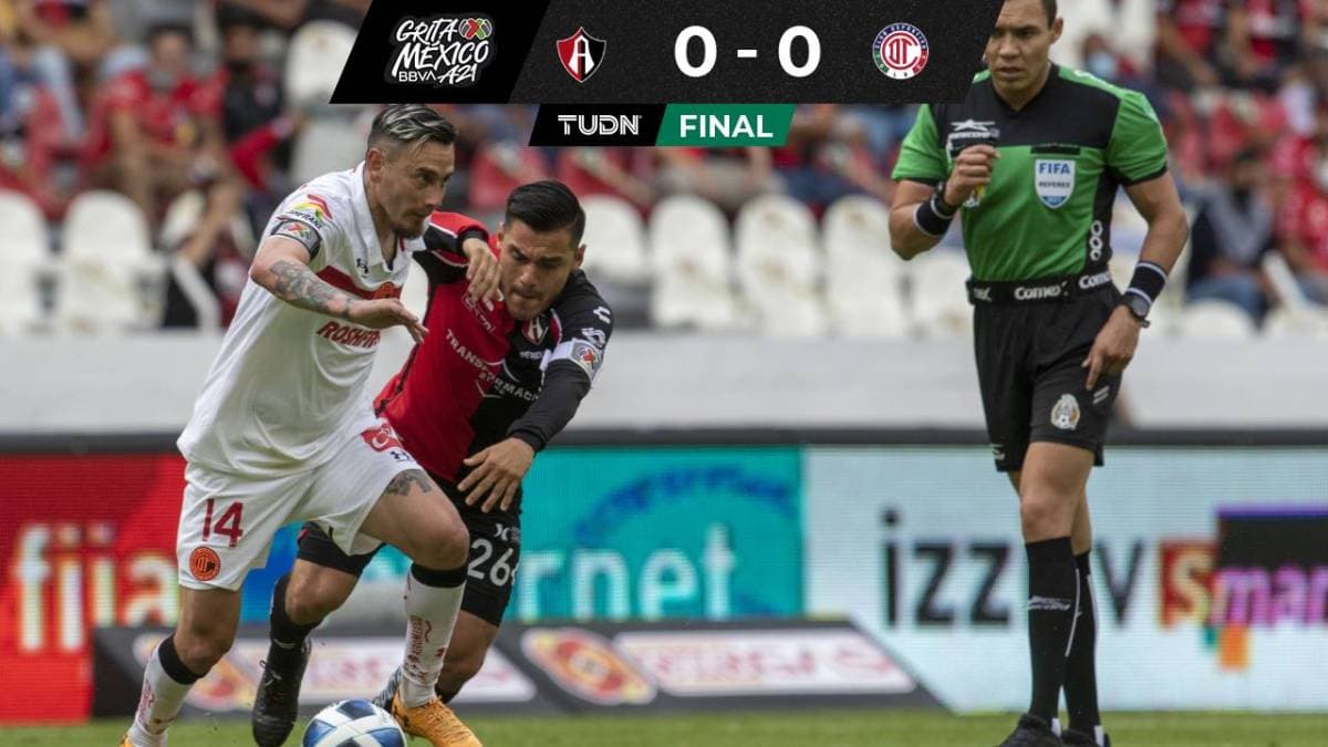 Un heroico Luis García ataja penal al 96' y salva empate para Toluca