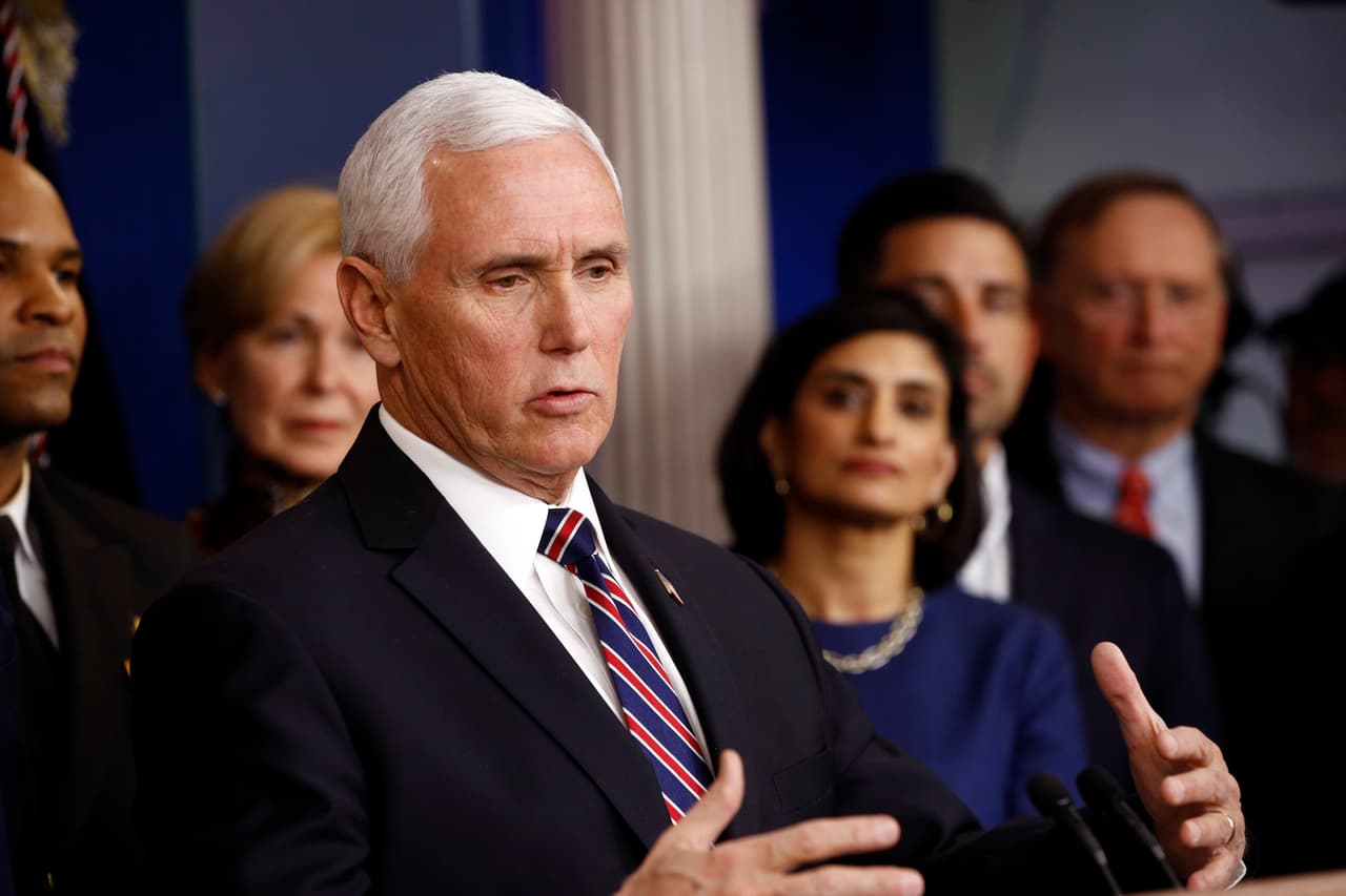 El vicepresidente Mike Pence fue designado por Trump como responsable de coordinar y dirigir la respuesta del gobierno federal a la epidemia del coronavirus.