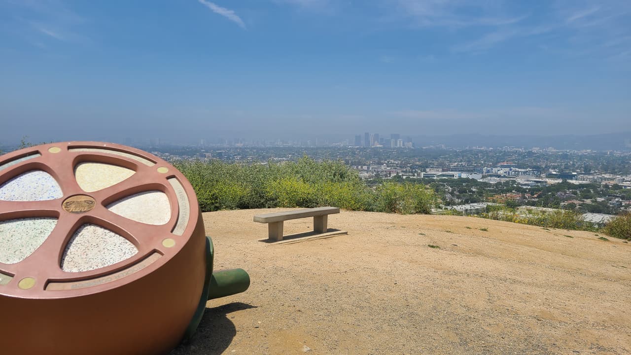 Durante el recorrido podrás disfrutar de la naturaleza silvestre y la vista de la ciudad desde diversos ángulos.
