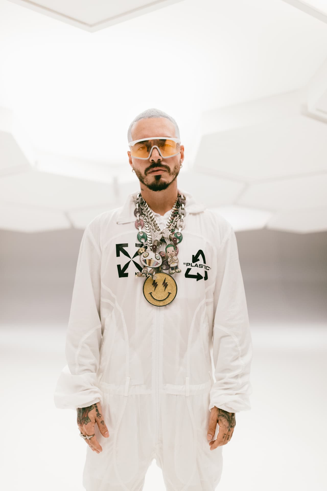 Con 11 nominaciones y dos premios, J Balvin brilló este año en Premios Juventud. Su tema 'One Day' junto a Dua Lipa, Bad Bunny y Tainy, se llevó el reconocimiento a Video con el Mensaje Más Poderoso y su colaboración en el tema 'Relación' junto a Sech, Daddy Yankee, Rosalía y Farruko le dieron el premio a La Mezcla Perfecta.