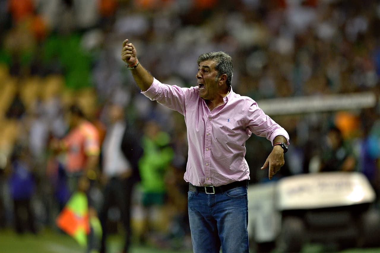 Carlos Reinoso se queja del arbitraje del partido que perdió Veracruz ante León