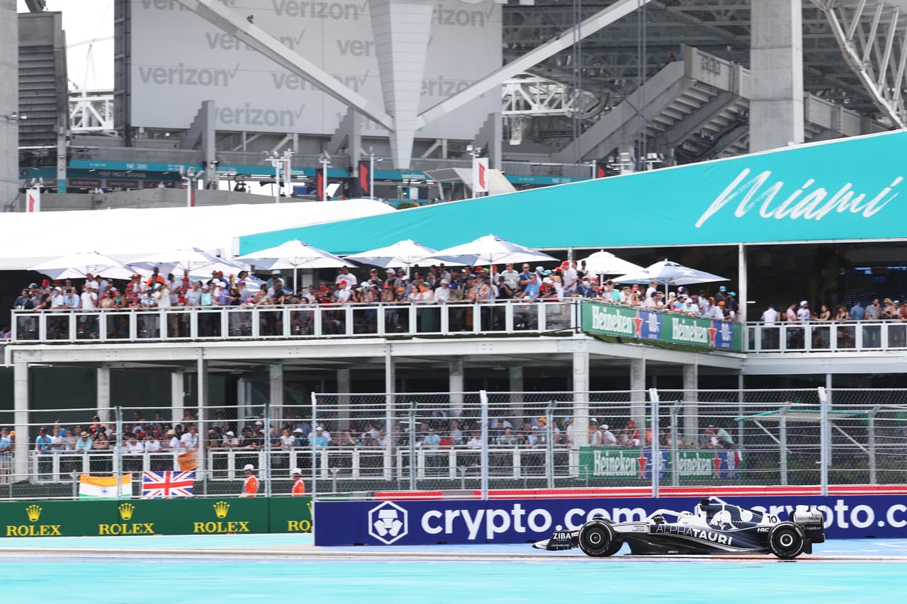 Max Verstappen ganó el primer Gran Premio de Miami, por delante de Charles Leclerc y Carlos Sainz: Checo Pérez fue cuarto.