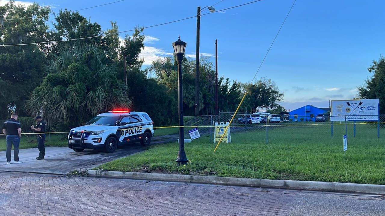 Buscan a niño desaparecido en un lago tras caer un rayo cerca de su bote en Orlando