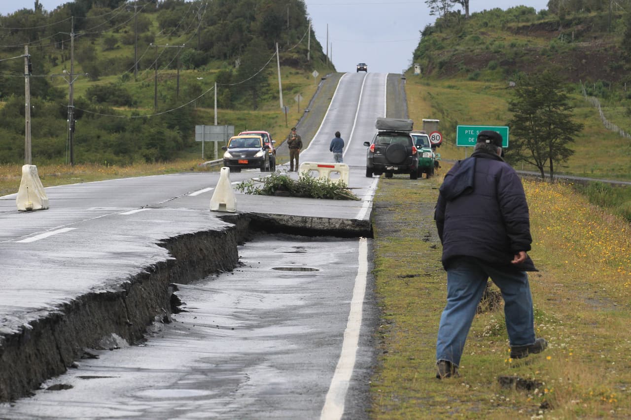 Rápidamente CAPUFE informó que las autopistas entre México-Cuernavaca-Acapulco y Puebla-México fueron afectadas, pero que ya estaban trabajando en resolver el problema.
