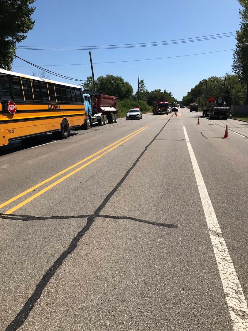 Autoridades responden al accidente en Libertyville.