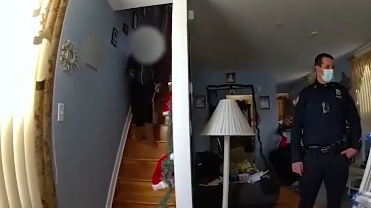 En video: Balacera dentro de una casa en Nueva York deja un sospechoso muerto y dos policías heridos