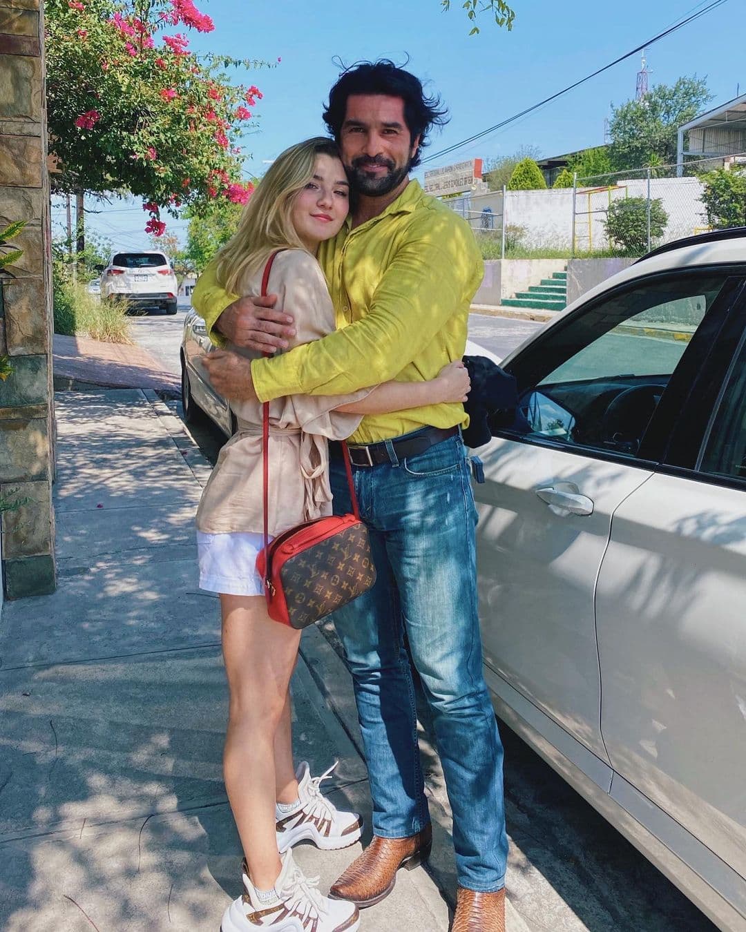 Ella es hija de Alicia Villarreal y Arturo Carmona. Para el Día Internacional de Mujer publicó una extensa historia que le cambió la vida para siempre.