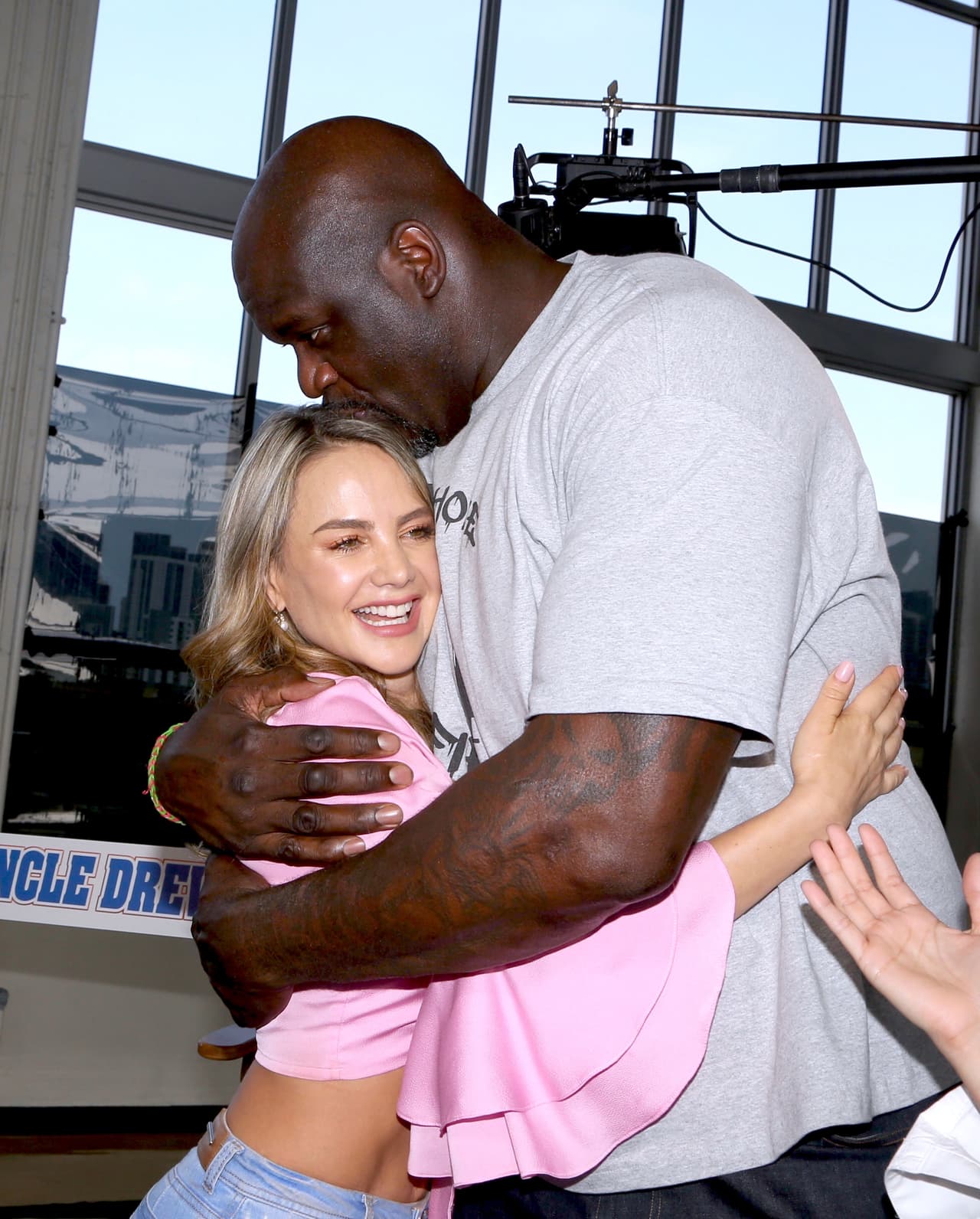 El encuentro entre ellos fue muy divertido. Ximena y Shaquille sellaron esta amistad con un beso.