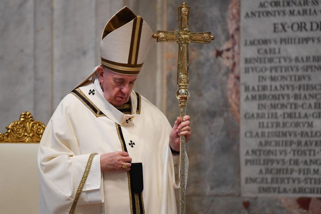 El papa Francisco está oficiando las ceremonias sin público en medio de la pandemia de coronavirus.