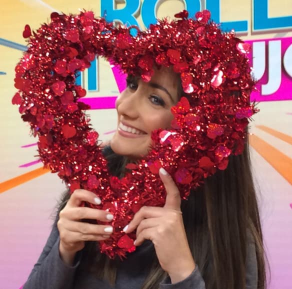 ¡Karla Monroig celebrando el amor!
