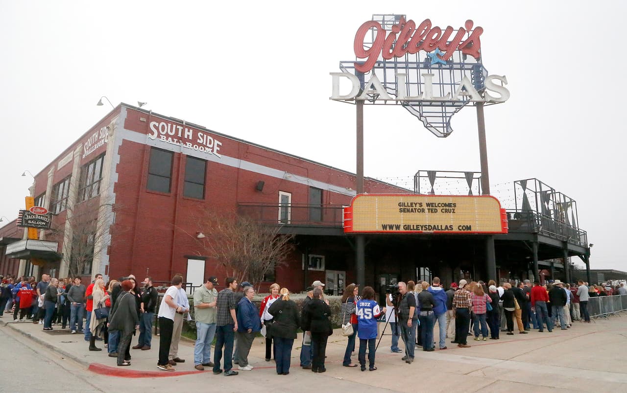 A unas horas de que se abran las casillas para las elecciones del Súper Martes, el candidato republicano Ted Cruz hizo una gira por Texas para conseguir más apoyo. Cruz comenzó su gira con Dallas, para luego visitar San Antonio y seguir más tarde con Houston. De acuerdo con expertos, las elecciones de este 1 marzo podrían determinar quiénes serían los candidatos presidenciales que competirán en las elecciones de noviembre.