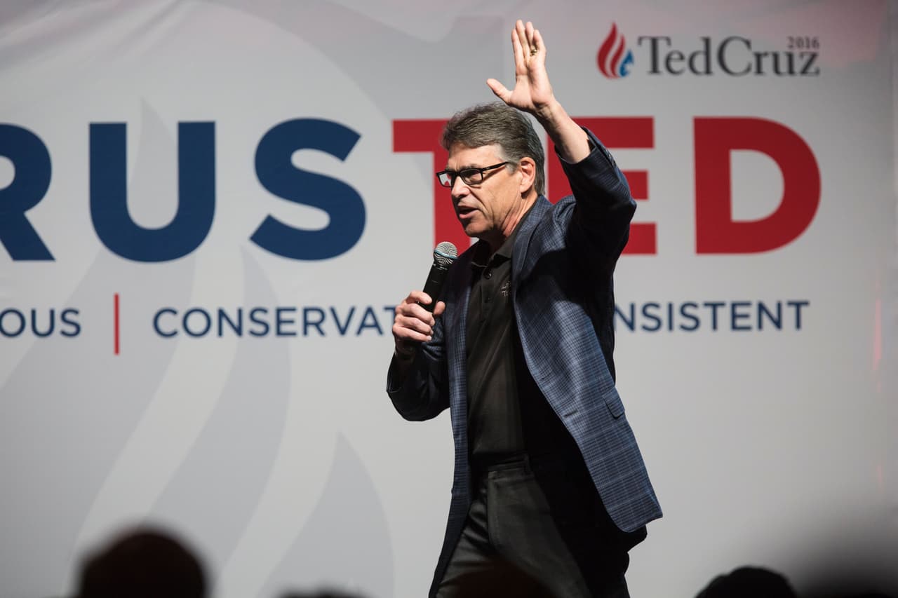 A unas horas de que se abran las casillas para las elecciones del Súper Martes, el candidato republicano Ted Cruz hizo una gira por Texas para conseguir más apoyo. Cruz comenzó su gira con Dallas, para luego visitar San Antonio y seguir más tarde con Houston. De acuerdo con expertos, las elecciones de este 1 marzo podrían determinar quiénes serían los candidatos presidenciales que competirán en las elecciones de noviembre.