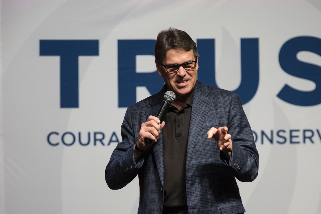 A unas horas de que se abran las casillas para las elecciones del Súper Martes, el candidato republicano Ted Cruz hizo una gira por Texas para conseguir más apoyo. Cruz comenzó su gira con Dallas, para luego visitar San Antonio y seguir más tarde con Houston. De acuerdo con expertos, las elecciones de este 1 marzo podrían determinar quiénes serían los candidatos presidenciales que competirán en las elecciones de noviembre.