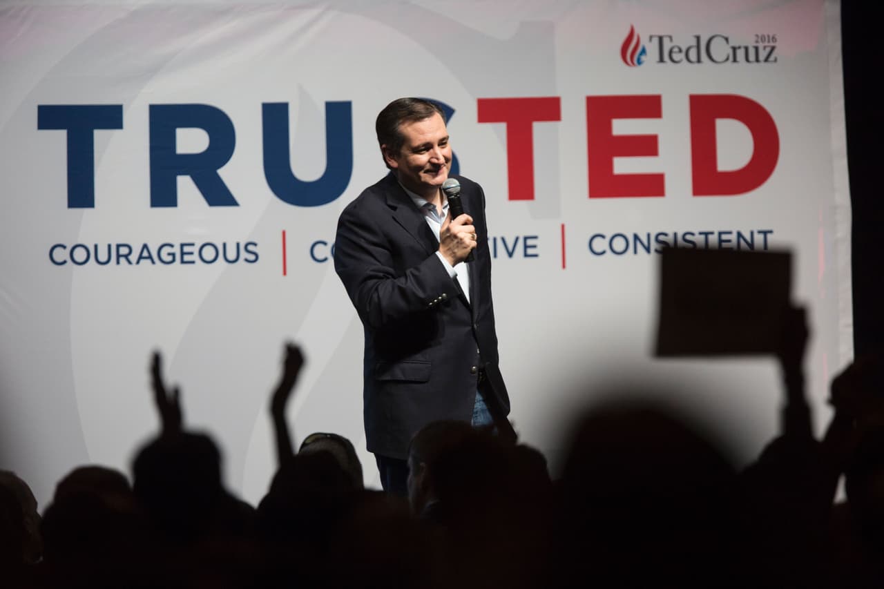 A unas horas de que se abran las casillas para las elecciones del Súper Martes, el candidato republicano Ted Cruz hizo una gira por Texas para conseguir más apoyo. Cruz comenzó su gira con Dallas, para luego visitar San Antonio y seguir más tarde con Houston. De acuerdo con expertos, las elecciones de este 1 marzo podrían determinar quiénes serían los candidatos presidenciales que competirán en las elecciones de noviembre.