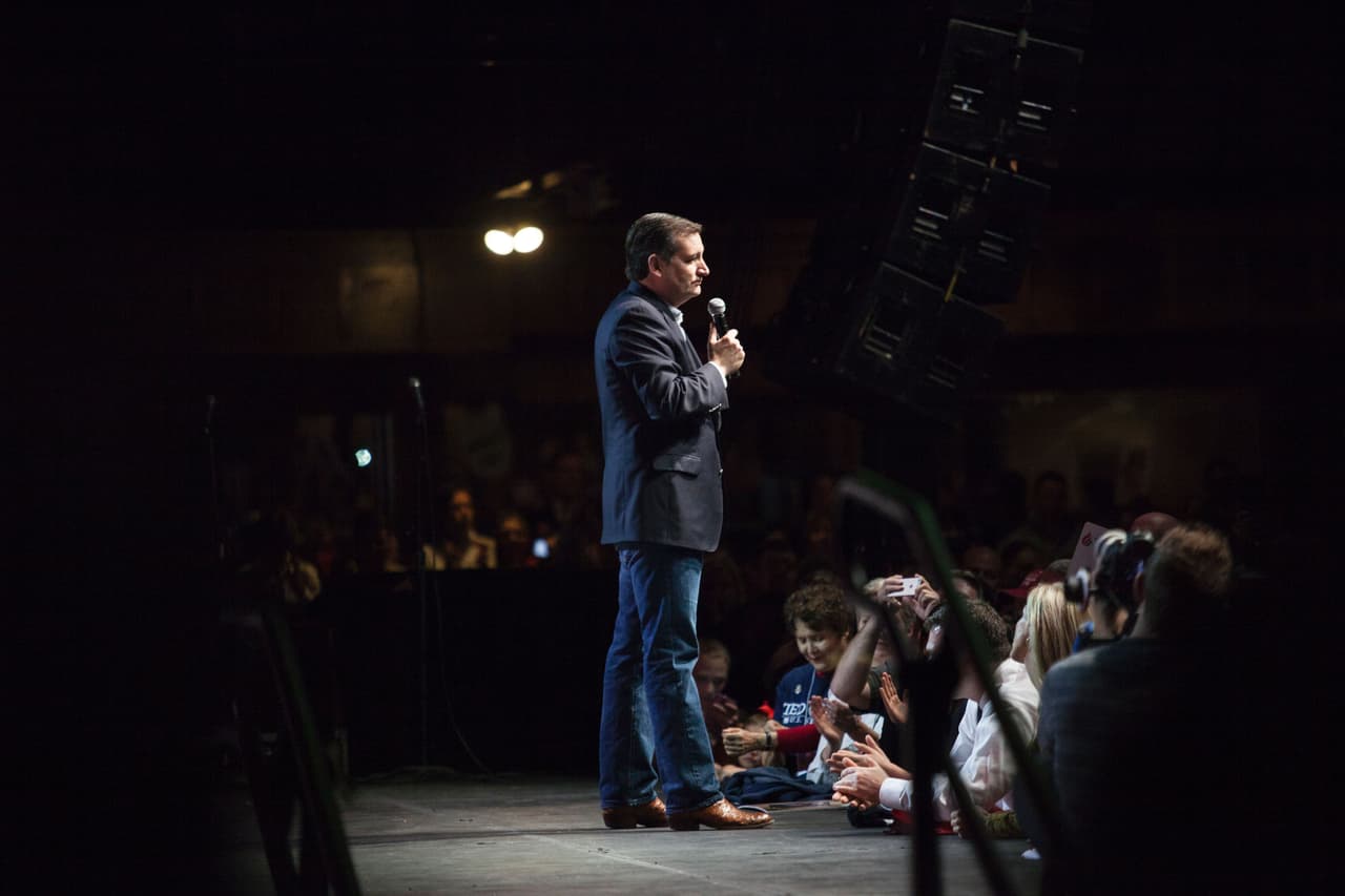 A unas horas de que se abran las casillas para las elecciones del Súper Martes, el candidato republicano Ted Cruz hizo una gira por Texas para conseguir más apoyo. Cruz comenzó su gira con Dallas, para luego visitar San Antonio y seguir más tarde con Houston. De acuerdo con expertos, las elecciones de este 1 marzo podrían determinar quiénes serían los candidatos presidenciales que competirán en las elecciones de noviembre.