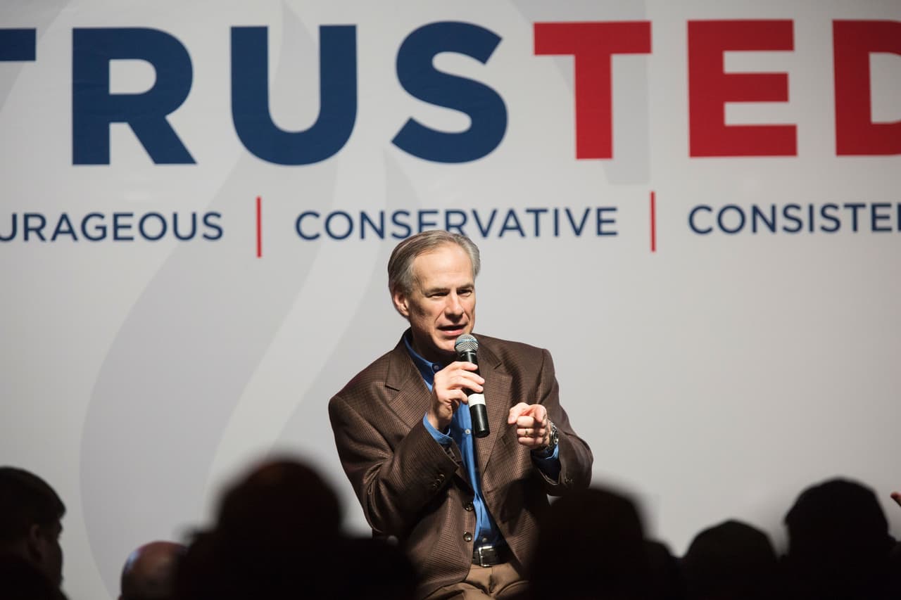 A unas horas de que se abran las casillas para las elecciones del Súper Martes, el candidato republicano Ted Cruz hizo una gira por Texas para conseguir más apoyo. Cruz comenzó su gira con Dallas, para luego visitar San Antonio y seguir más tarde con Houston. De acuerdo con expertos, las elecciones de este 1 marzo podrían determinar quiénes serían los candidatos presidenciales que competirán en las elecciones de noviembre.