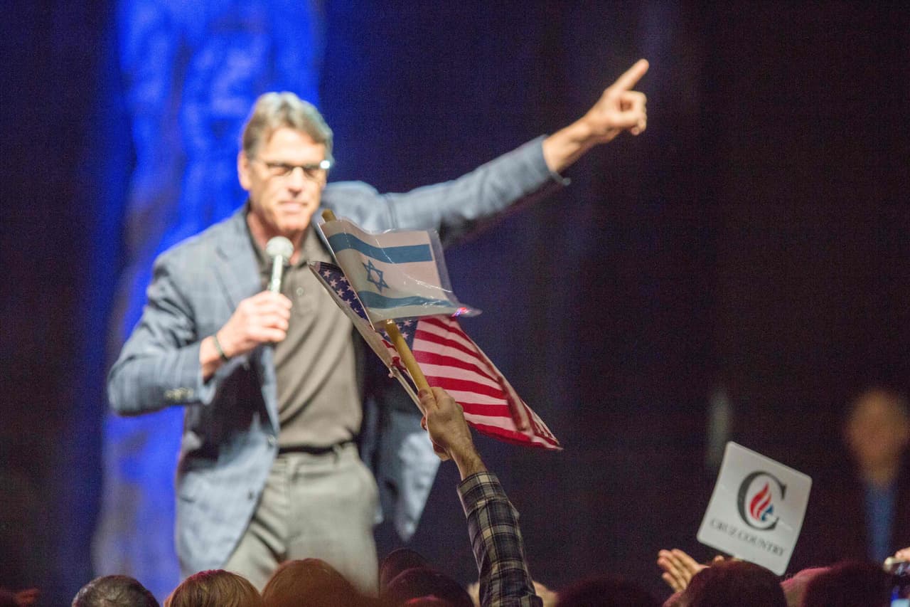 A unas horas de que se abran las casillas para las elecciones del Súper Martes, el candidato republicano Ted Cruz hizo una gira por Texas para conseguir más apoyo. Cruz comenzó su gira con Dallas, para luego visitar San Antonio y seguir más tarde con Houston. De acuerdo con expertos, las elecciones de este 1 marzo podrían determinar quiénes serían los candidatos presidenciales que competirán en las elecciones de noviembre.