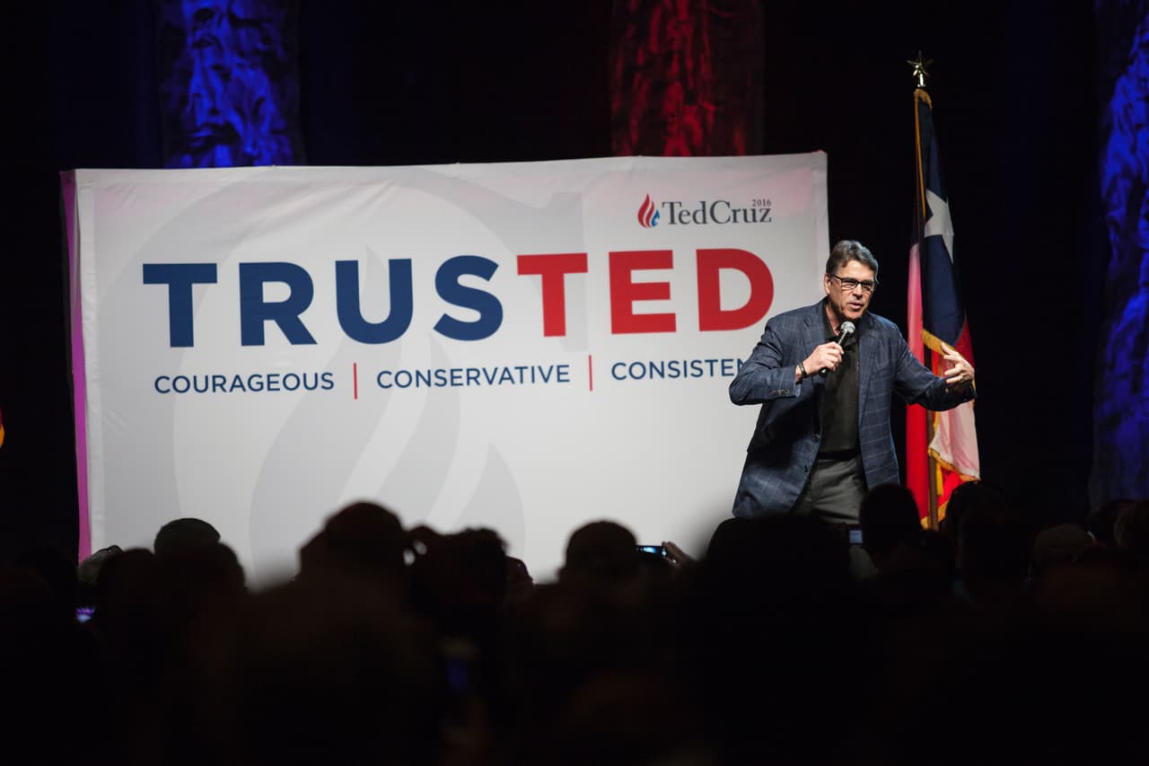 A unas horas de que se abran las casillas para las elecciones del Súper Martes, el candidato republicano Ted Cruz hizo una gira por Texas para conseguir más apoyo. Cruz comenzó su gira con Dallas, para luego visitar San Antonio y seguir más tarde con Houston. De acuerdo con expertos, las elecciones de este 1 marzo podrían determinar quiénes serían los candidatos presidenciales que competirán en las elecciones de noviembre.